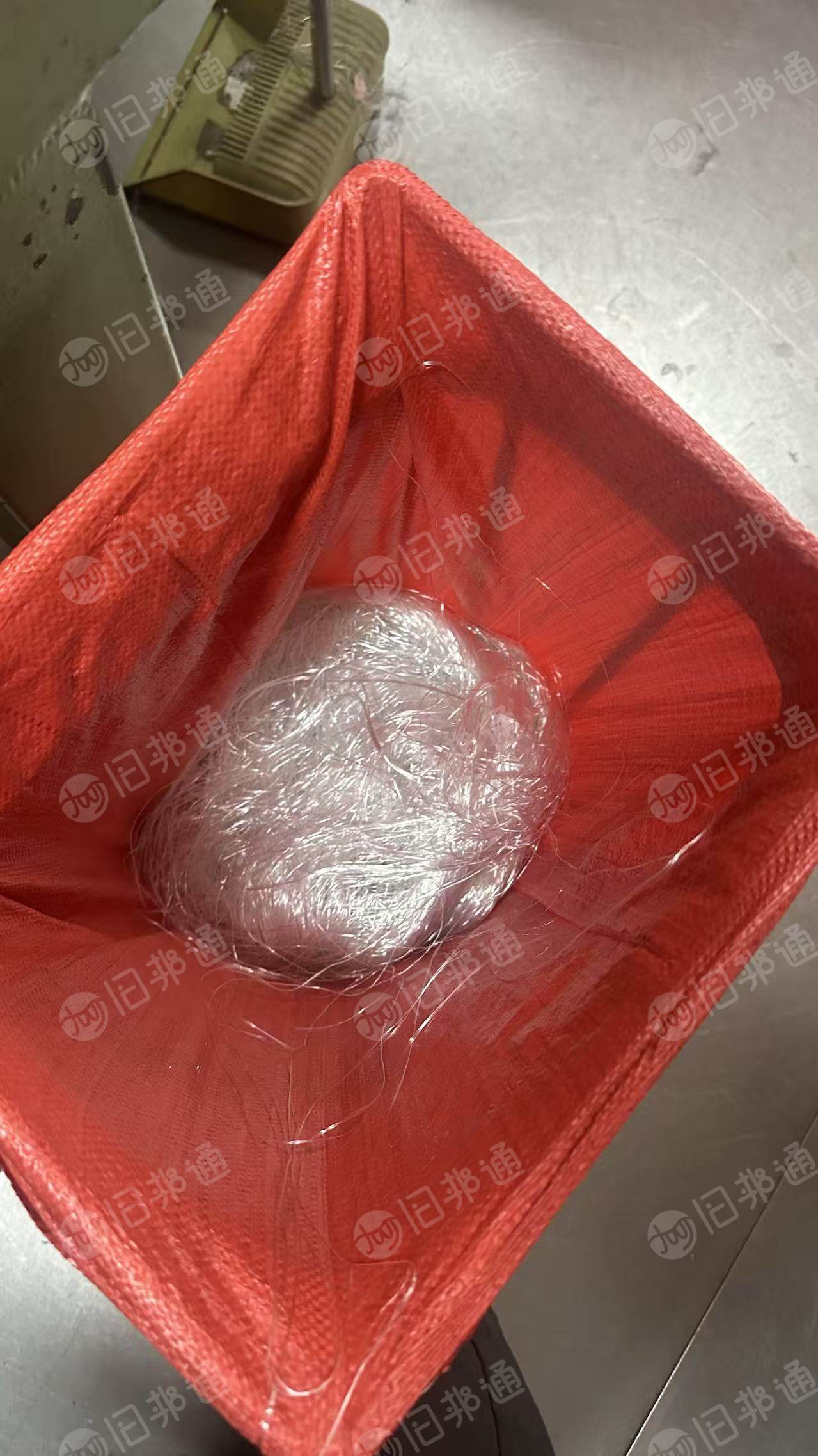 长期出售白色涤纶废丝，涤纶水丝，一天有7吨，货在山东淄博