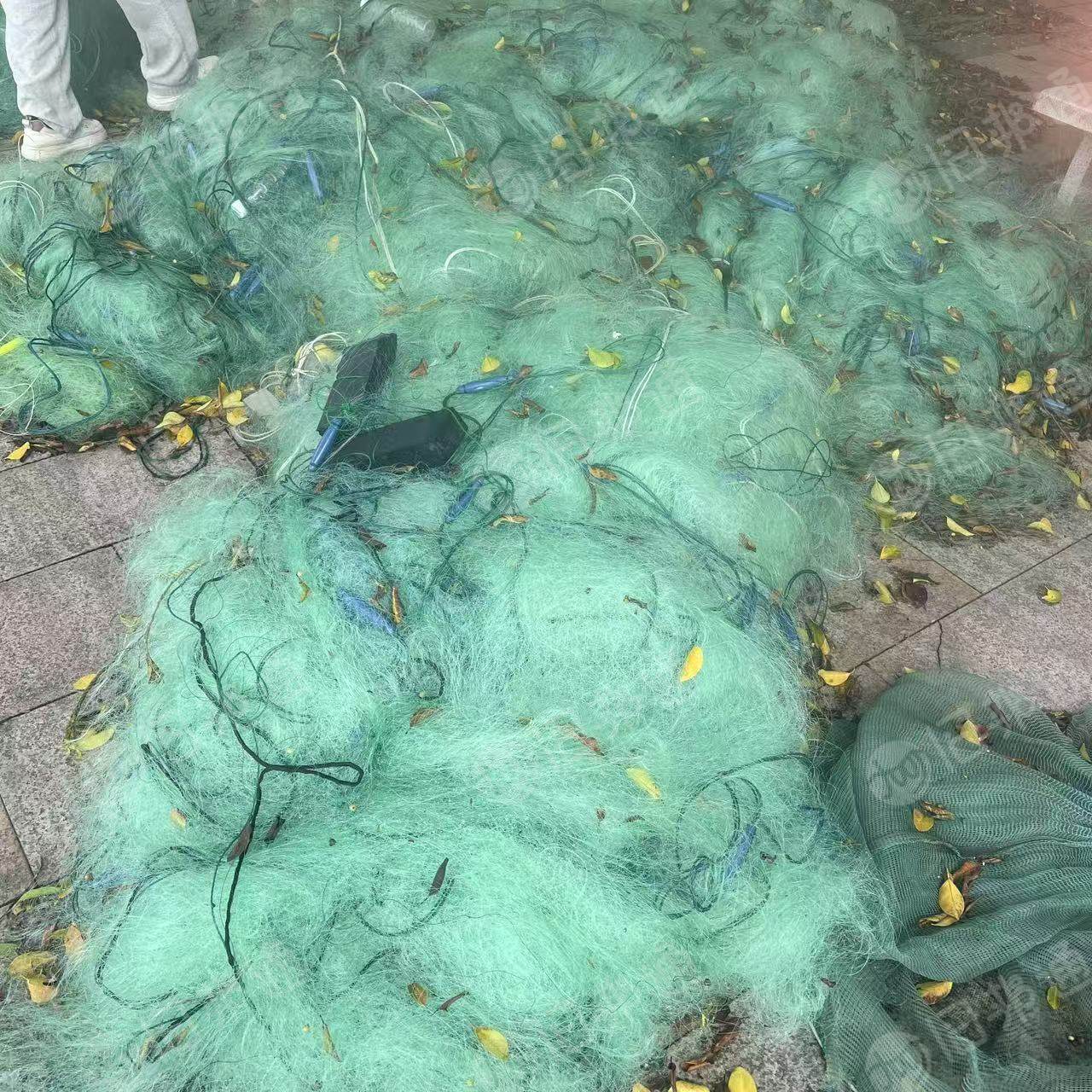 出售渔网废料，干净干的（有点树叶）现货9*6一车