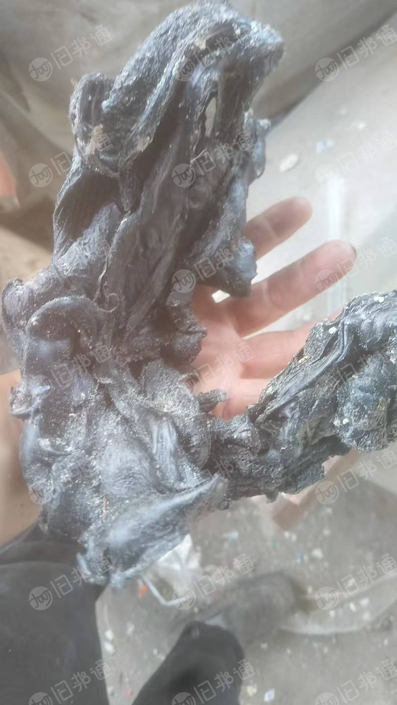 出售PVC地毯料，纯PVC的；另外还有PVC机头料，社会门帘料，现货10吨
