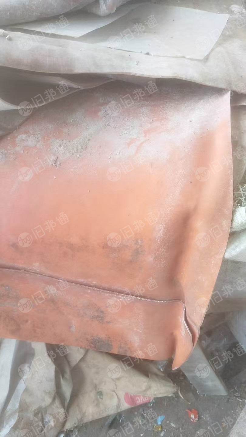 出售PVC地毯料，纯PVC的；另外还有PVC机头料，社会门帘料，现货10吨