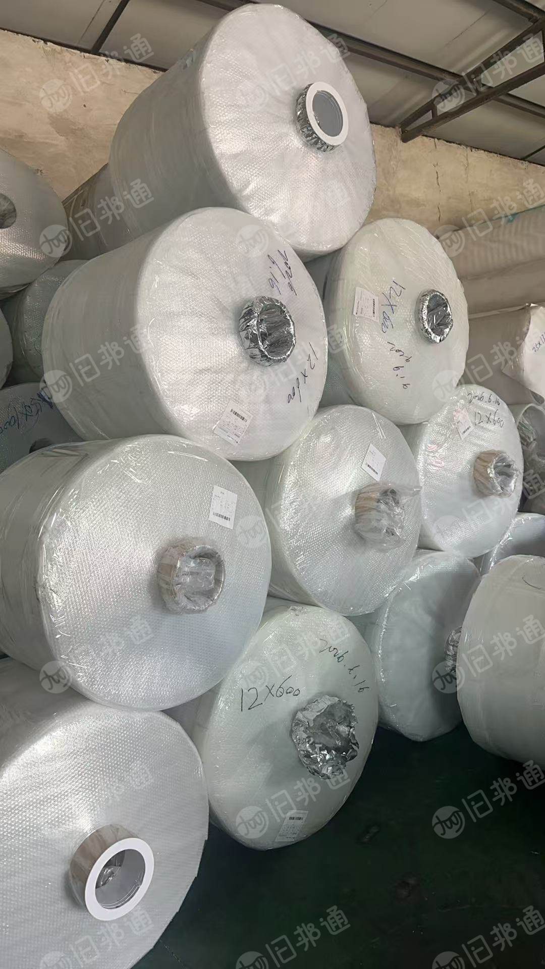 长期出售二次利用pet透明卷筒膜，12-50u各种规格都有，库存货下来，没有拆开的，现货一千多吨
