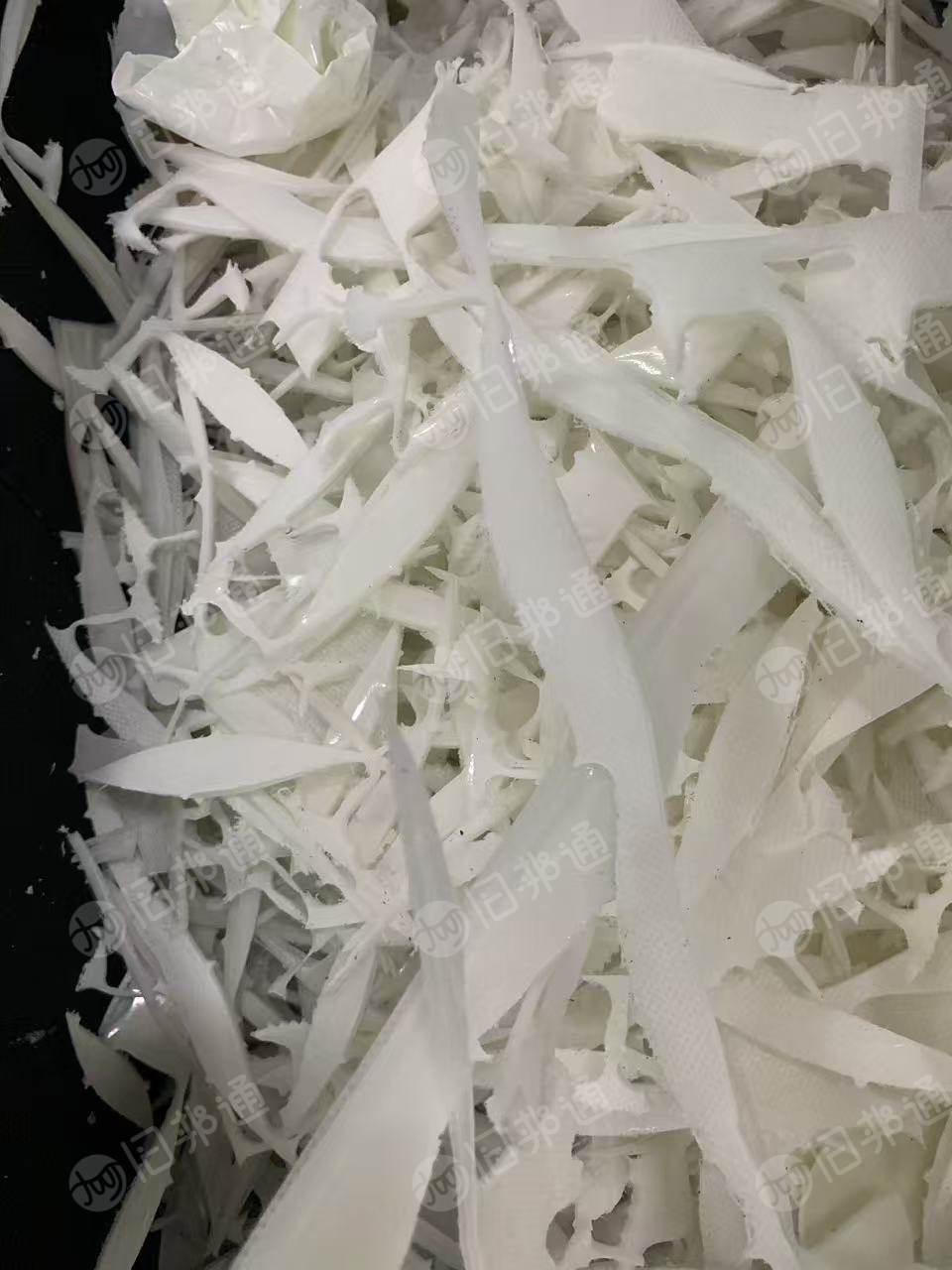 出售皮革边角料，每个月10吨左右