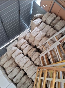 长期出售EPS热熔块，社会料，现货10多吨，做中白颗粒