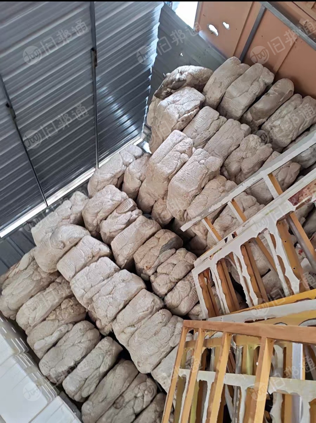 长期出售EPS热熔块,社会料,现货10多吨,做中白颗粒