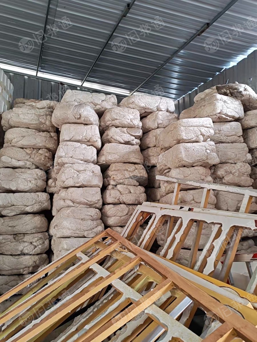 长期出售EPS热熔块，社会料，现货10多吨，做中白颗粒