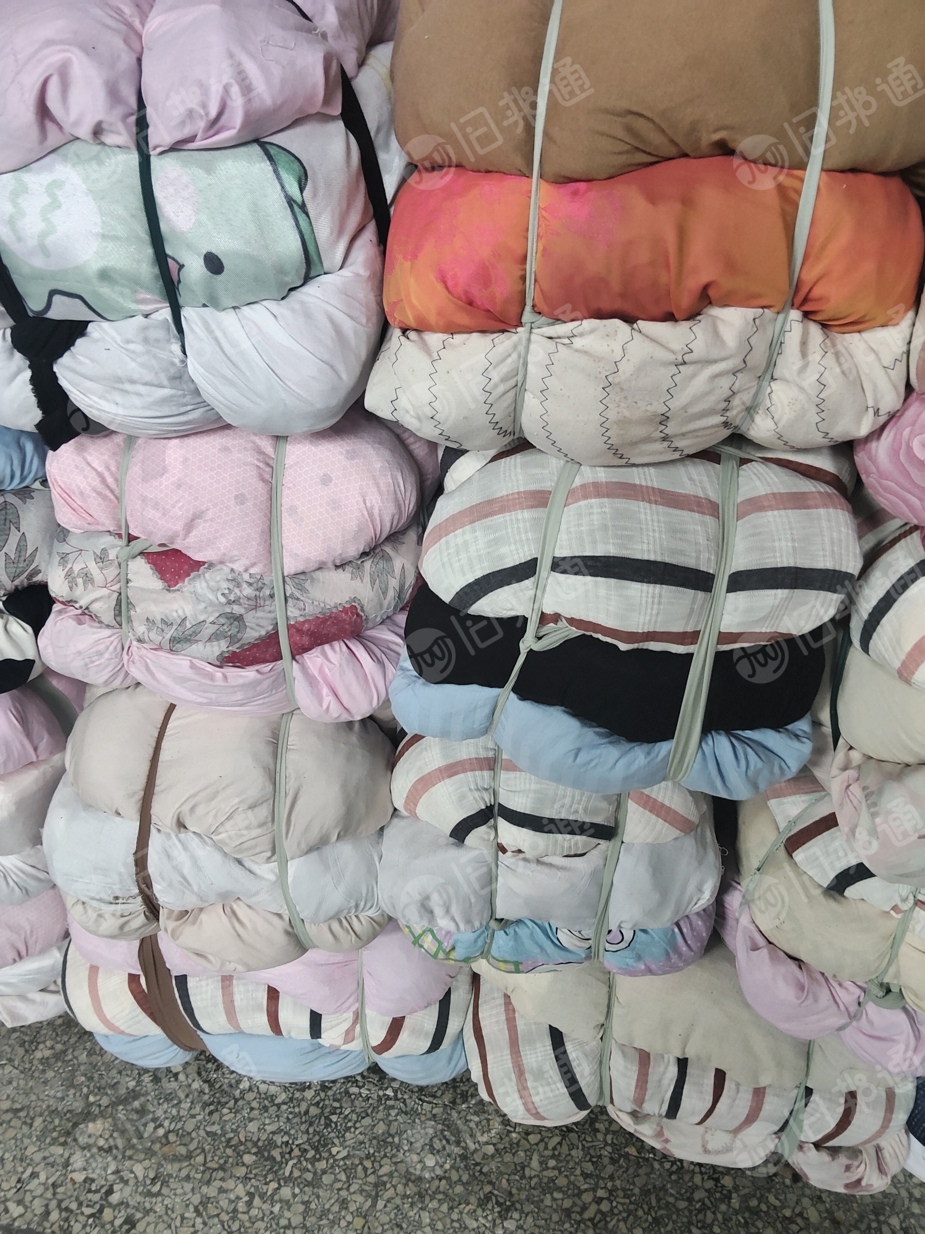 长期出售全棉旧衣服擦机布，什么颜色都有，现货20吨