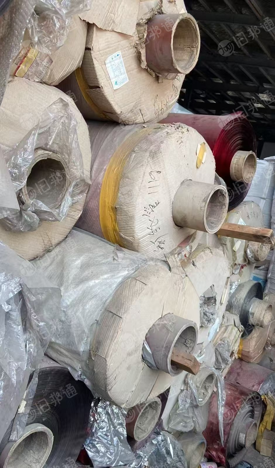 出售pvc轮胎度铝膜，整卷的，一卷500多公斤，有29吨左右，厚度1.8丝左右