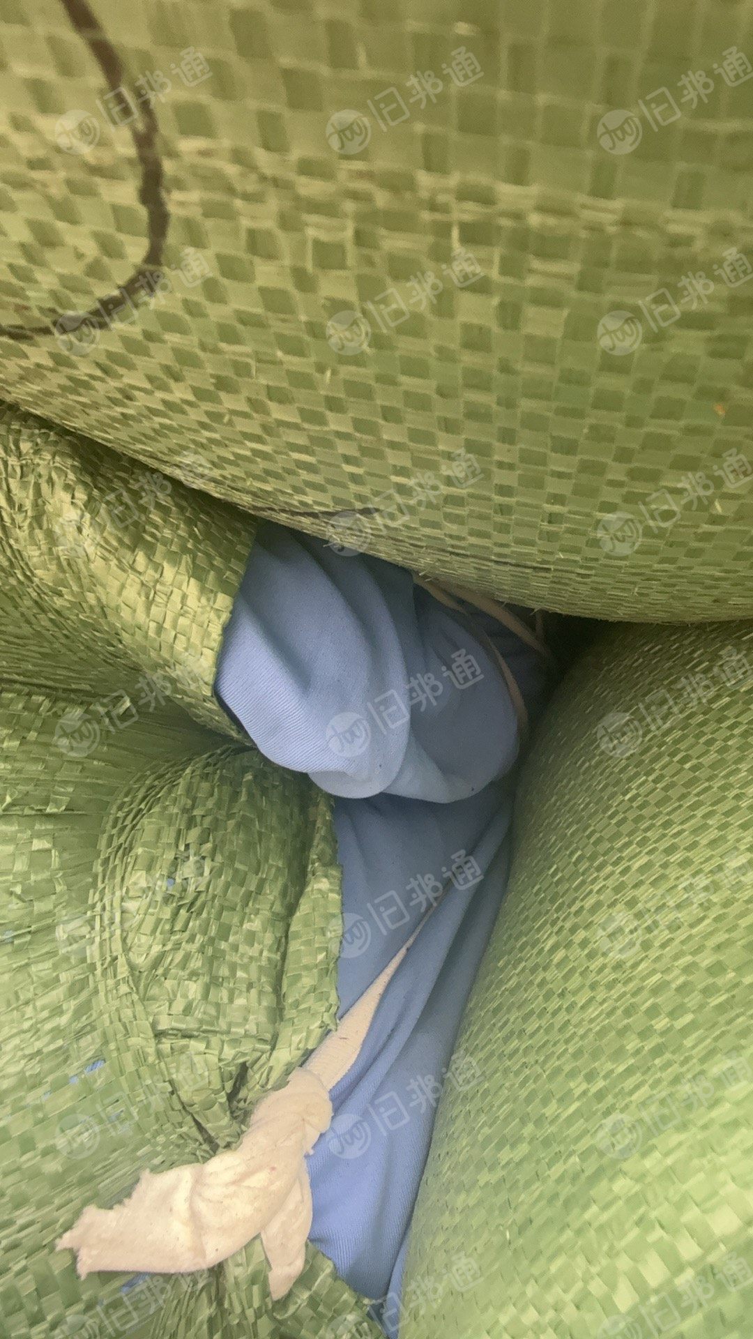 长期出售服装厂下来的杂色涤氨布头,涤氨废布,涤氨大块布,最小50公分起,也有几米的,现货60吨左右