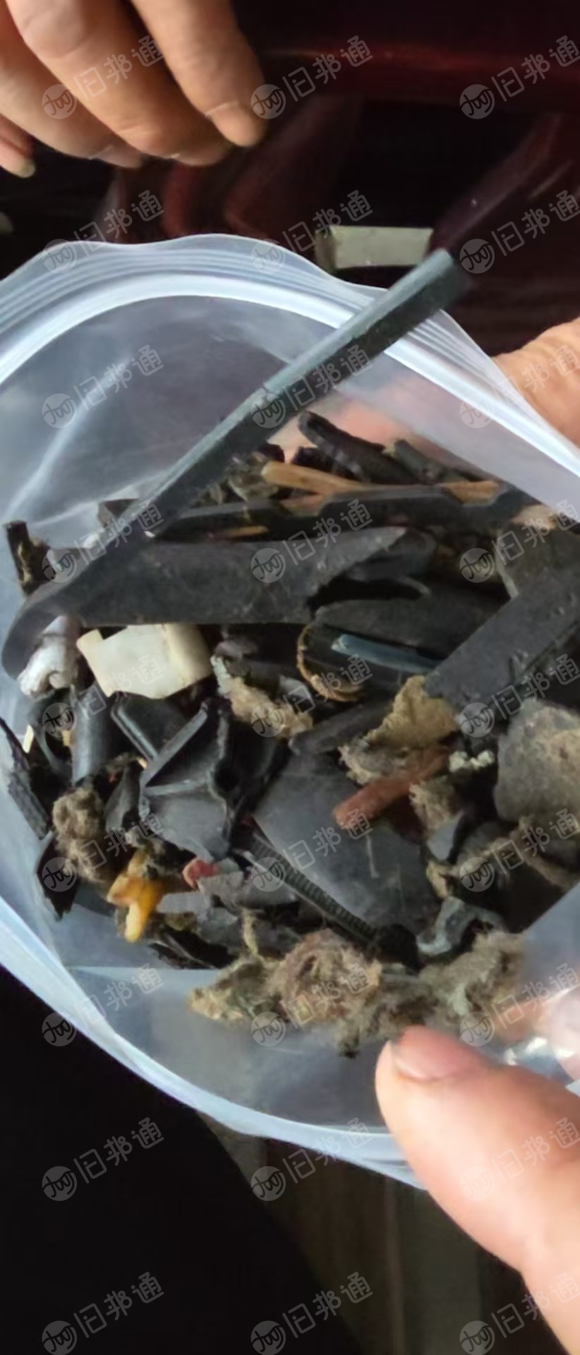 出售汽车橡胶破碎料,硅胶吉选出来的硅胶橡胶,可炼油,现货500吨