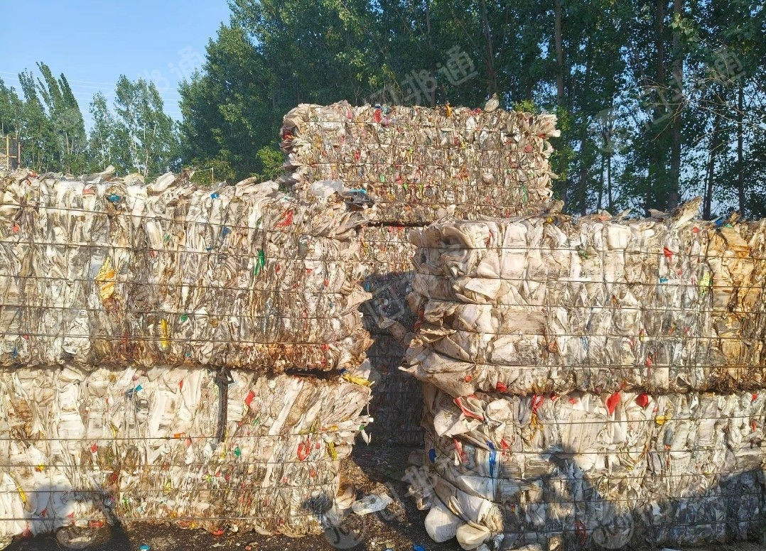 长期出售大小白压块，大白压块，小白压块，每月总的27吨左右