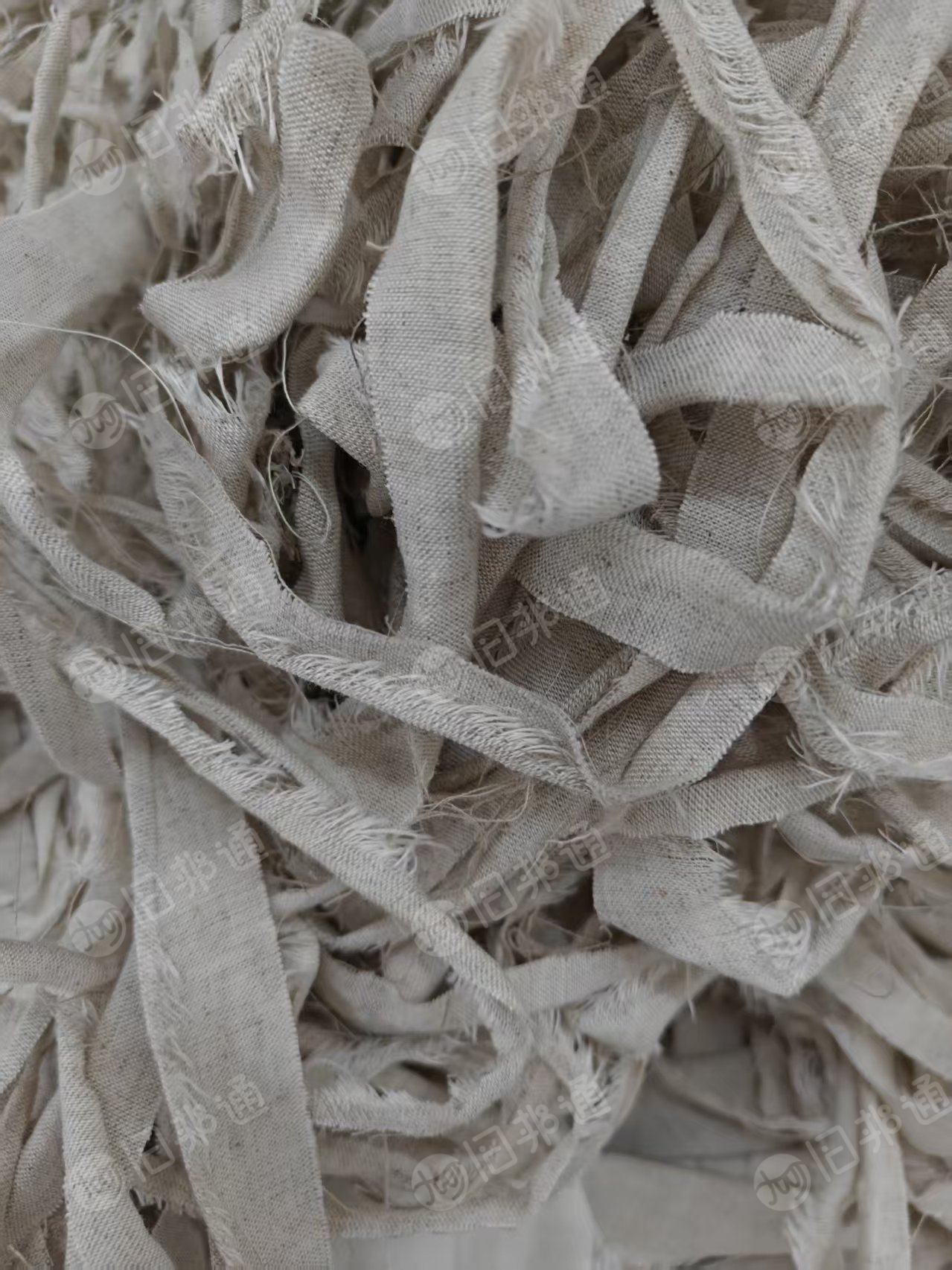 长期出售亚麻坯布边角料，亚麻下脚料，有杂色跟白色，分开出，适合开花用，现有十几吨货，白色大概一半