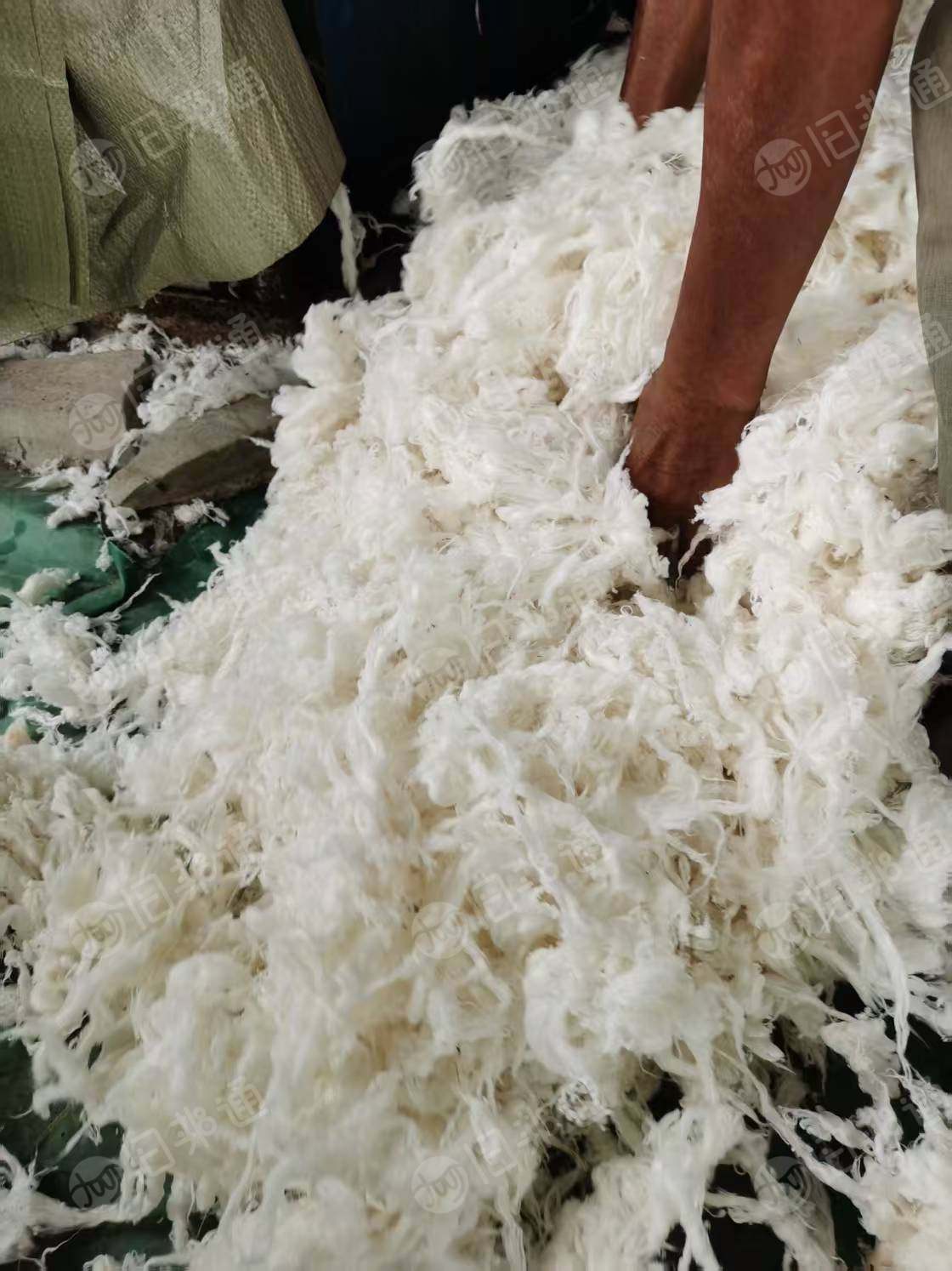 长期出售长丝土工布破碎料，涤纶无纺布边角料，可开花可造粒，压包好的
