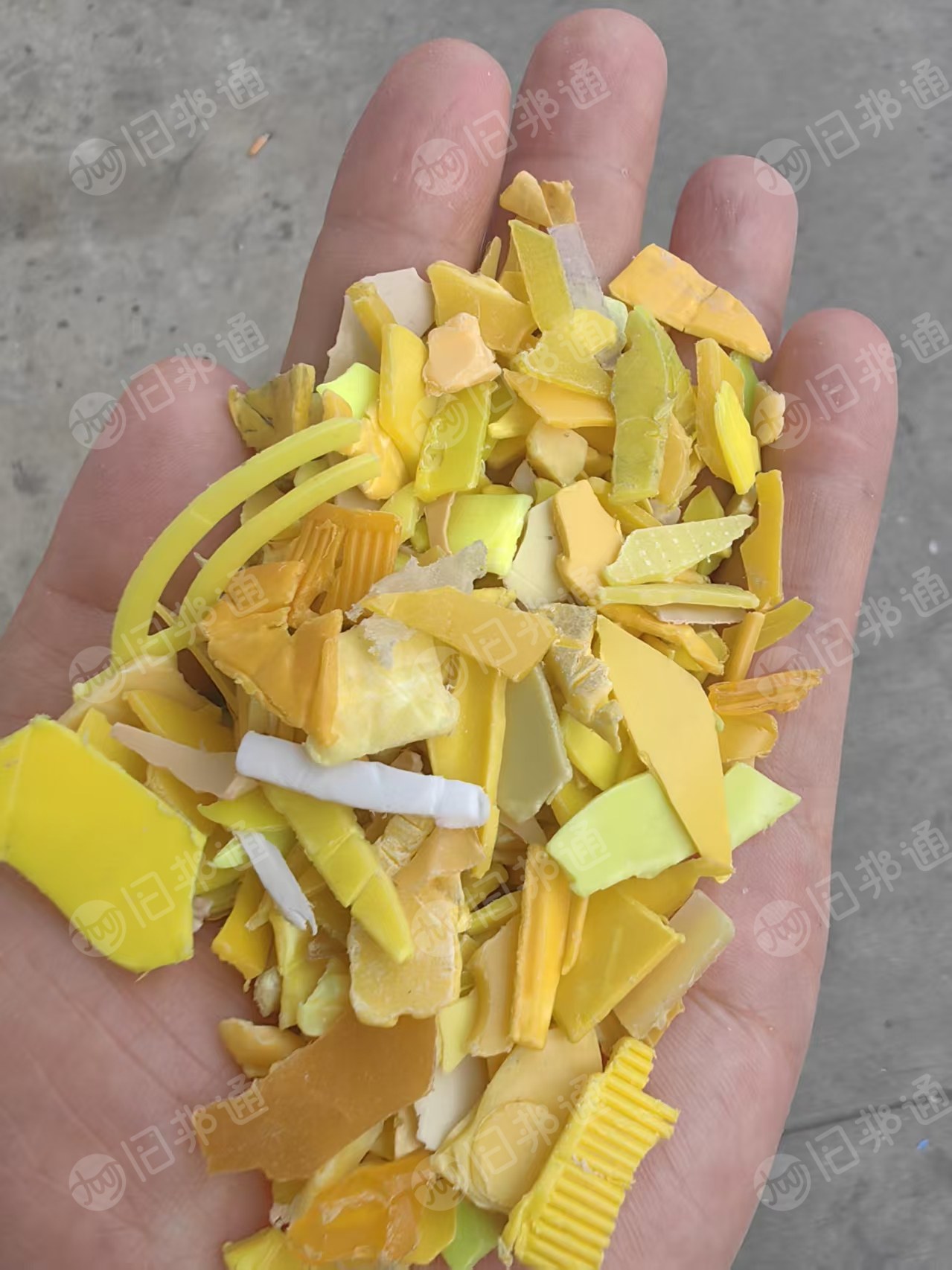 长期出售生活丙破碎料，颜色分开，现货一挂车左右