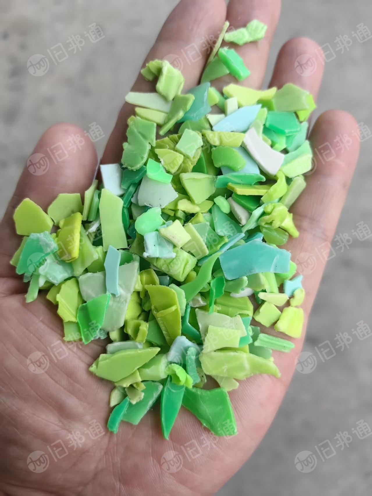 长期出售生活丙破碎料，颜色分开，现货一挂车左右