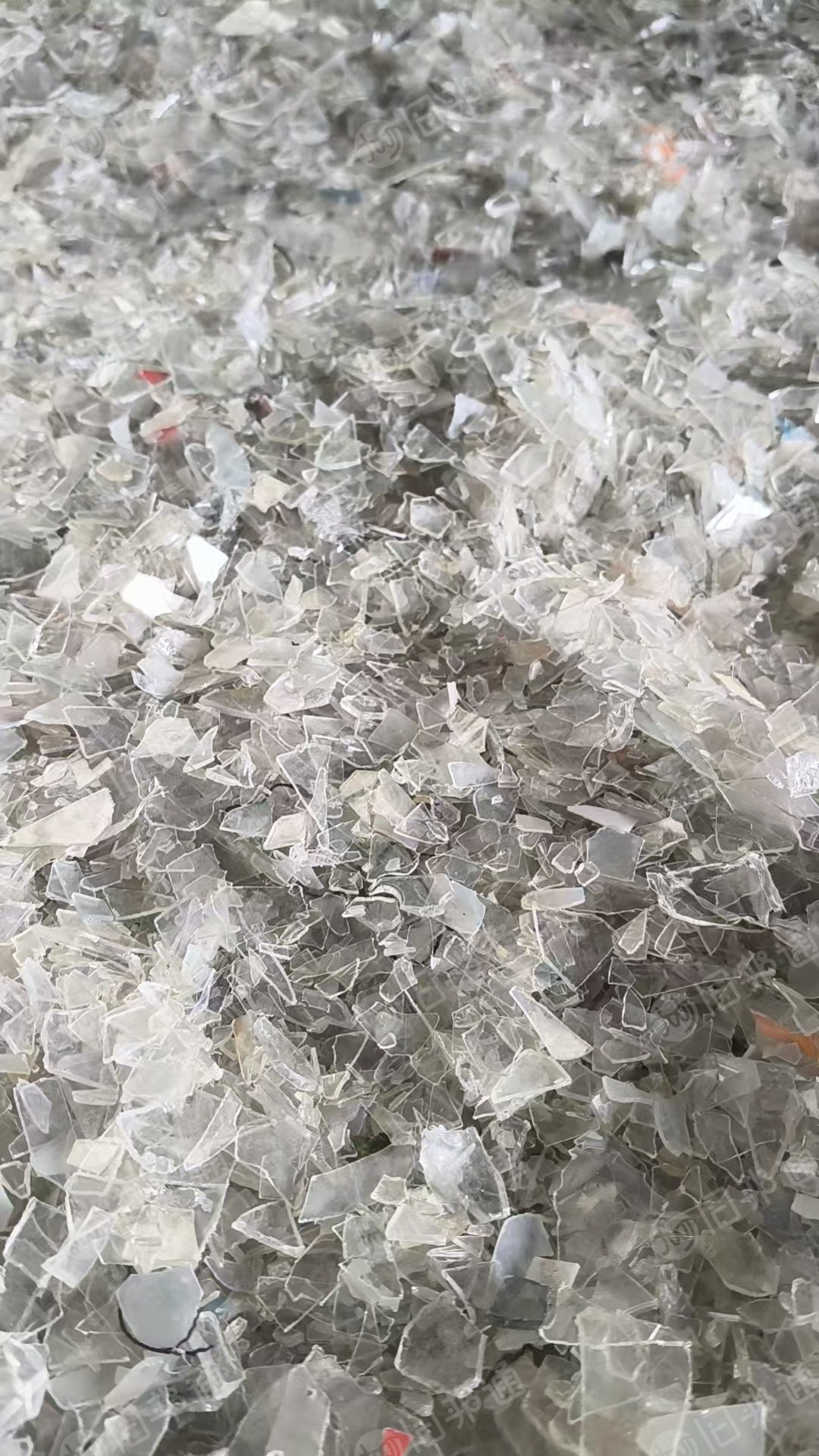 出售PET吸塑片破碎料，含小部分PVC，冷水料，现货25吨