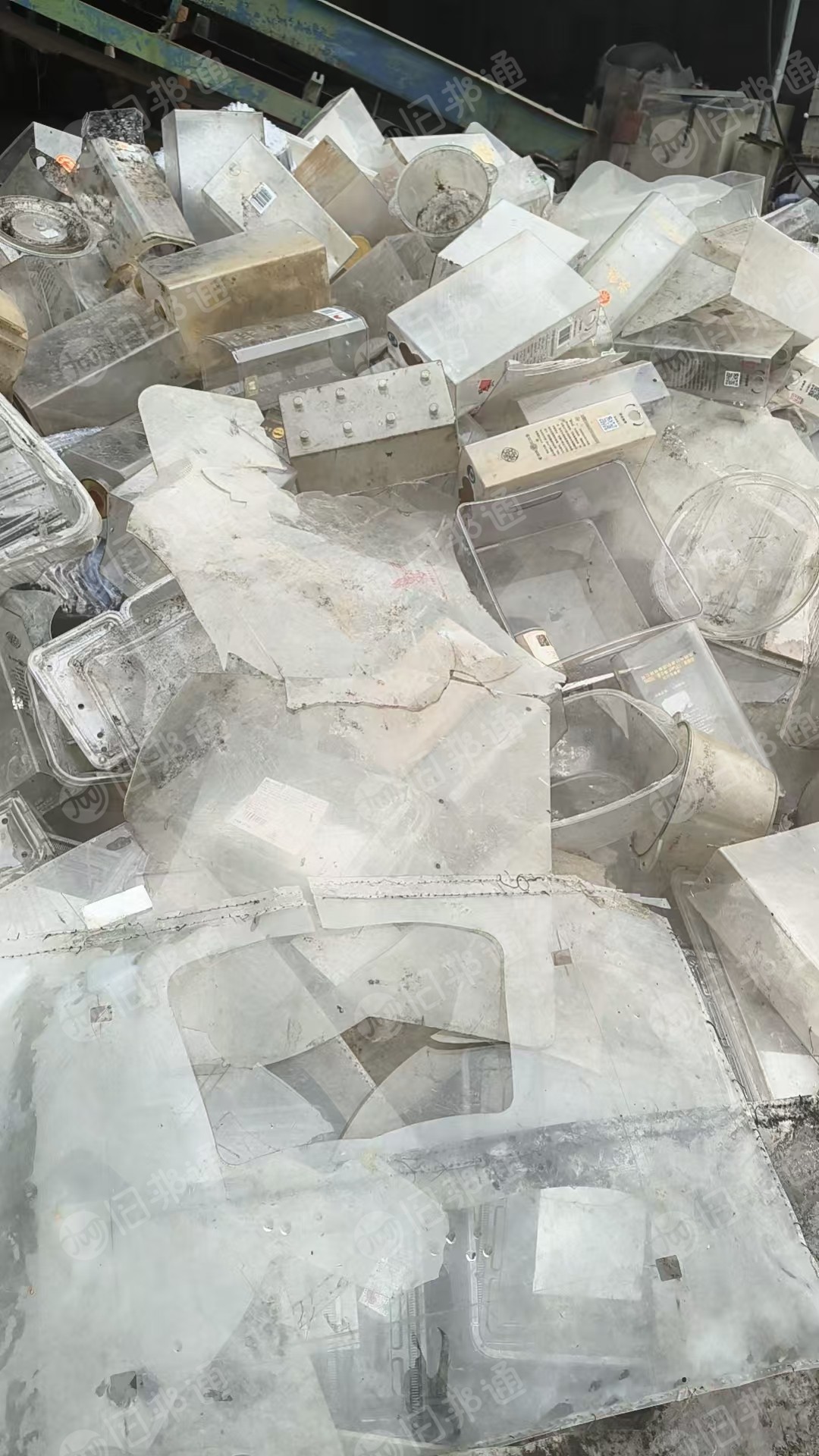 出售PET吸塑片破碎料，含小部分PVC，冷水料，现货25吨