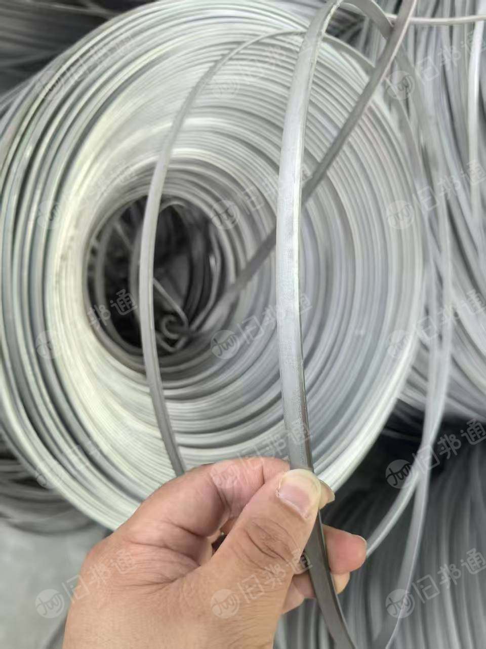 出售镀锌废料，镀锌边丝，很均匀。现货1500吨