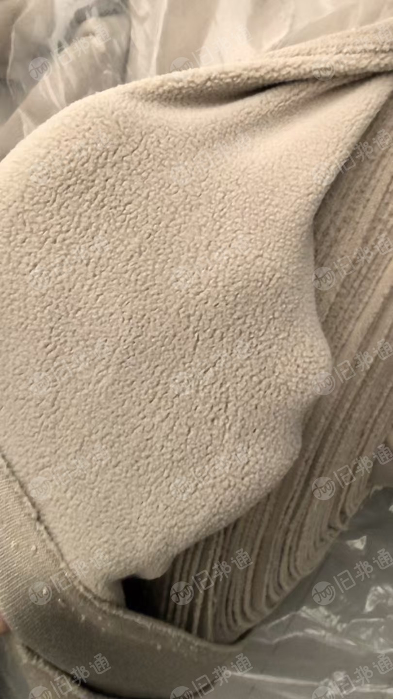 长期出售奥粒绒库存布，奥粒绒，门幅190克重350，浅咖啡色的，现货1.5吨左右，在浙江绍兴