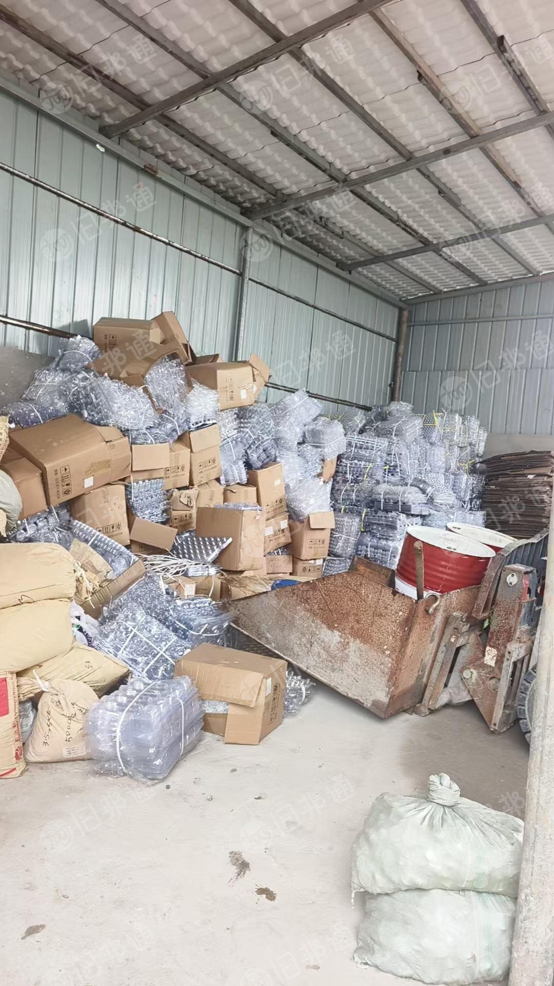 长期出售pet吸塑盒毛料，带标签不带标签的都有，现货9.6一车