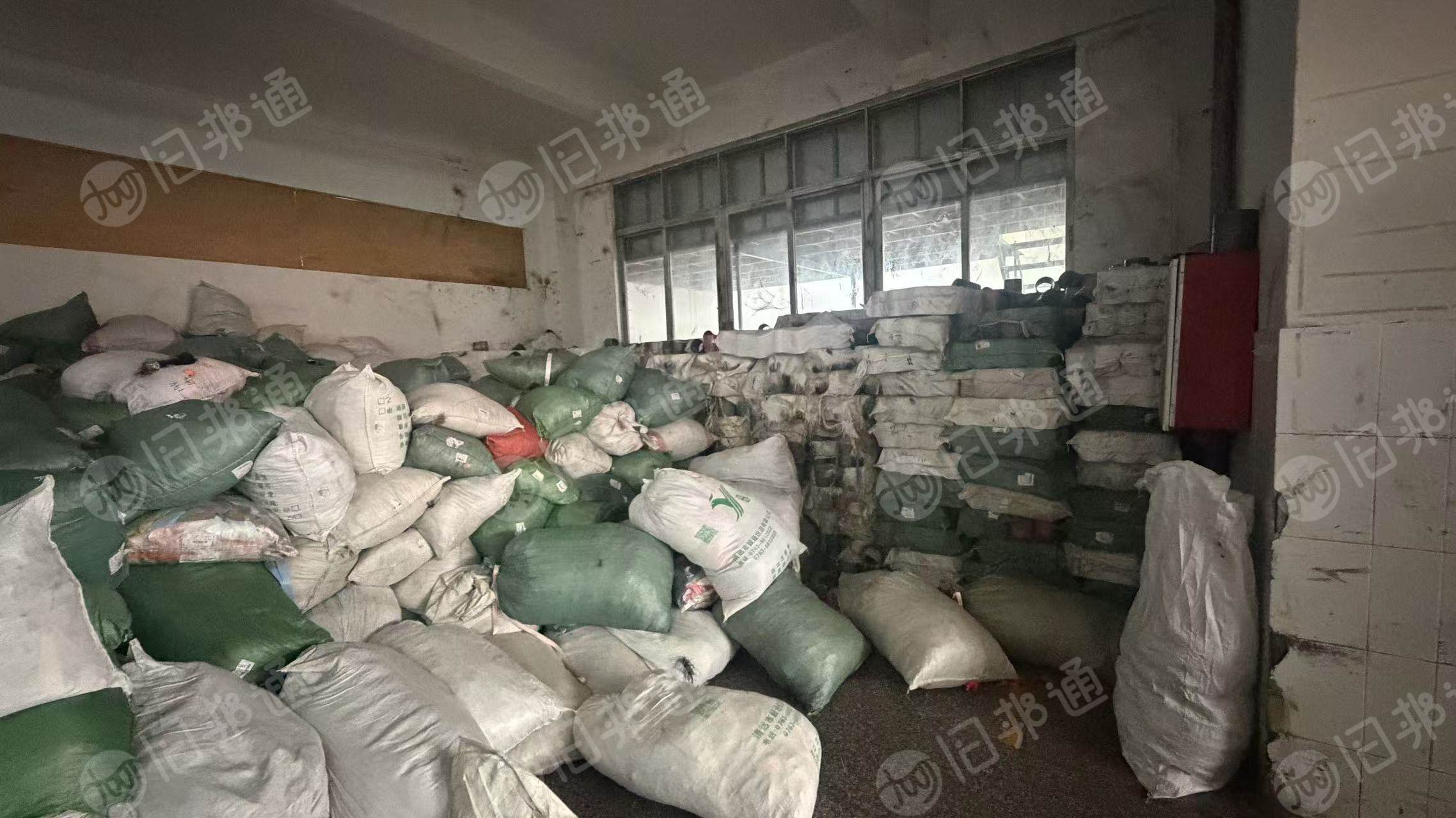 长期出售织带厂下来的废丝，织带边角料，有涤纶，丙纶，尼龙，统货出，杂色，月供20-30吨