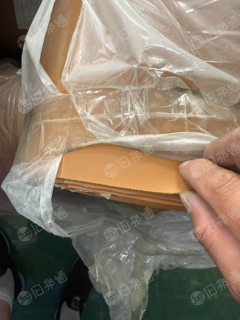 出售库存汽车海绵革，汽车革，现货有10吨左右，货在广东东莞