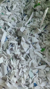 长期出售涂料桶破碎料，一个月200吨