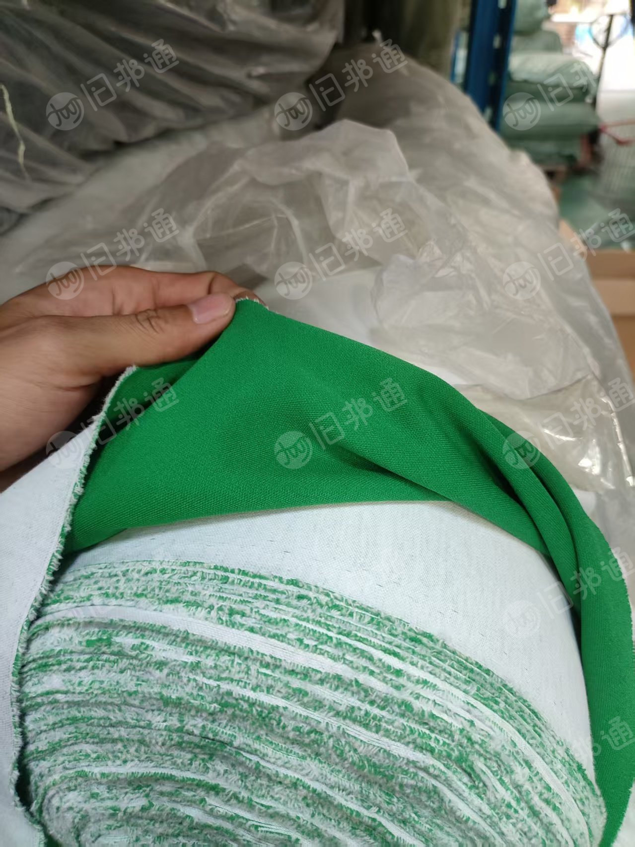 出售做校服下来的库存面料，库存服装，库存校服，校服现货百来吨，库存布现在十一吨