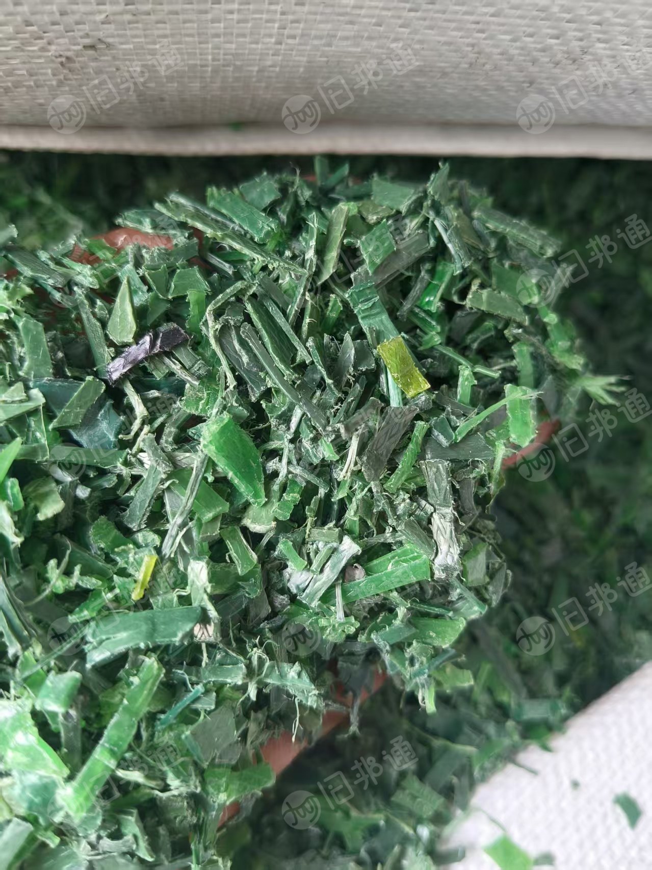 出售PET打包带破碎料，黑色单独挑出来，纯绿色打包带破碎料月供200吨