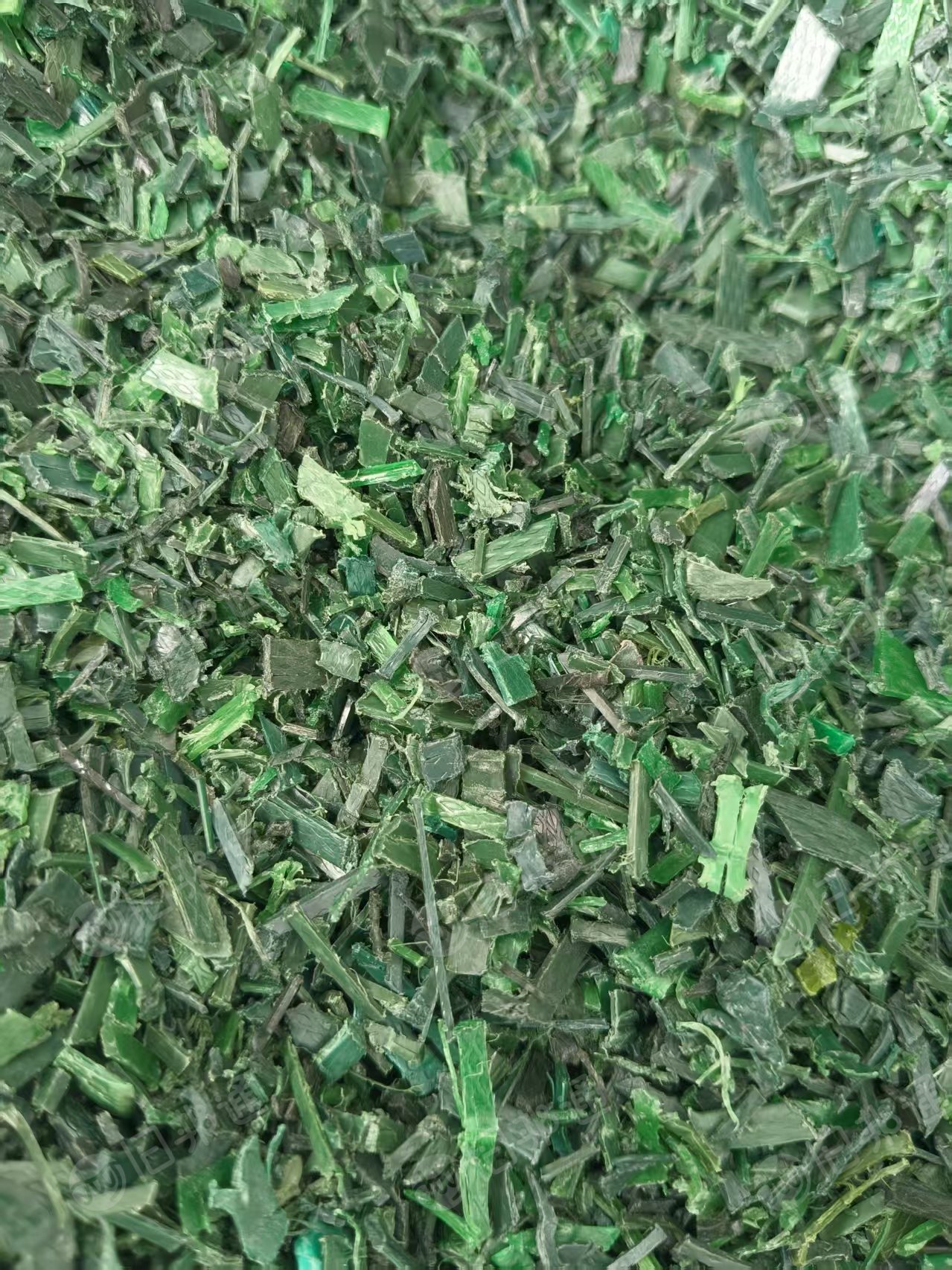 出售PET打包带破碎料，黑色单独挑出来，纯绿色打包带破碎料月供200吨
