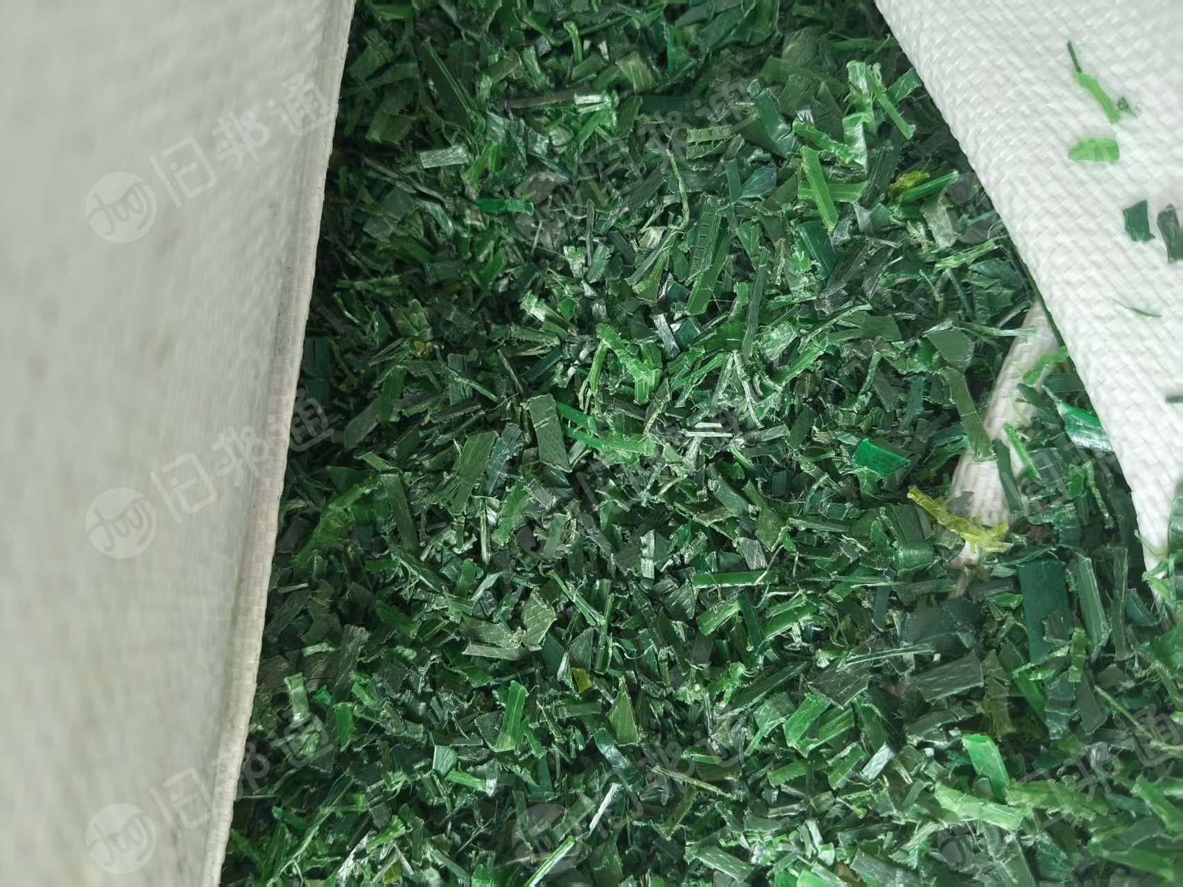 出售PET打包带破碎料，黑色单独挑出来，纯绿色打包带破碎料月供200吨