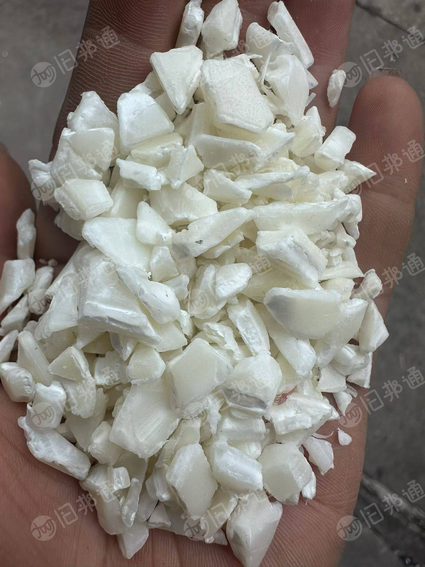 出售本色ABS粉碎料，ABS管芯破碎料，现货10吨（ 可以注塑）（可以含税出）