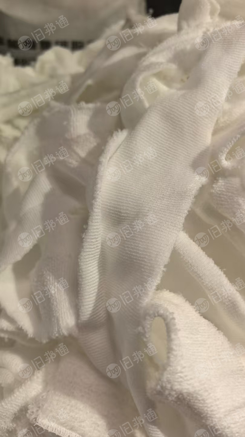 长期出售白色涤纶针织布,纯白的,拉丝很好的,干的,每个月有50多吨,货在河北保定