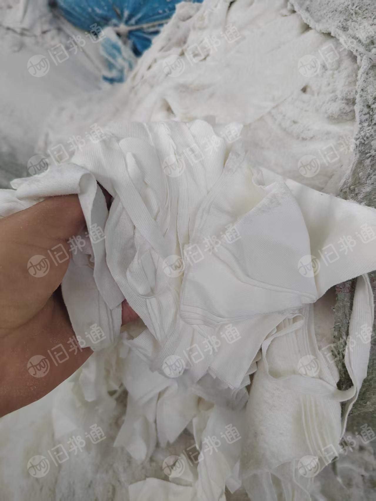 长期出售奶白黏胶废布，黏胶边角料，白开花料，现货13米高栏两车，在福建三明