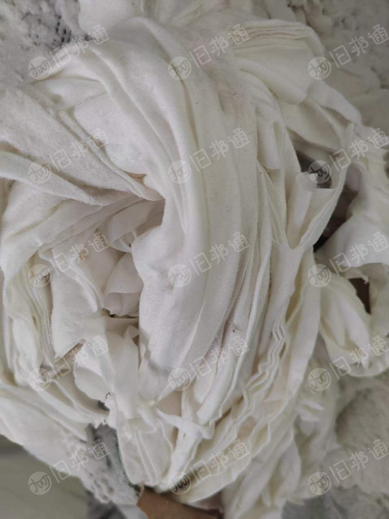长期出售奶白黏胶废布，黏胶边角料，白开花料，现货13米高栏两车，在福建三明