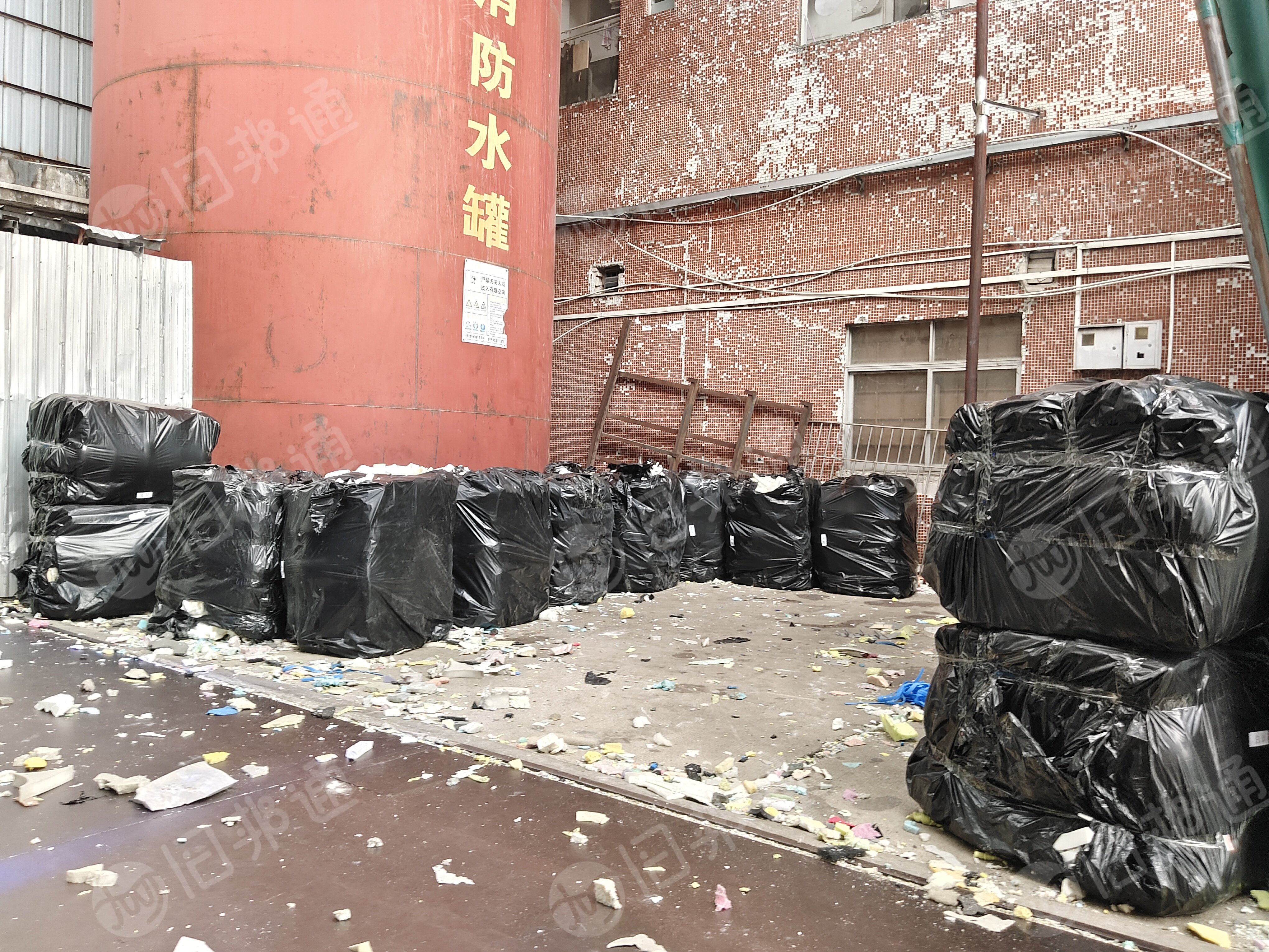 长期出售白色纯肉床垫绵，废海绵，海绵边角料，防脏薄膜包装发货，月供量100吨