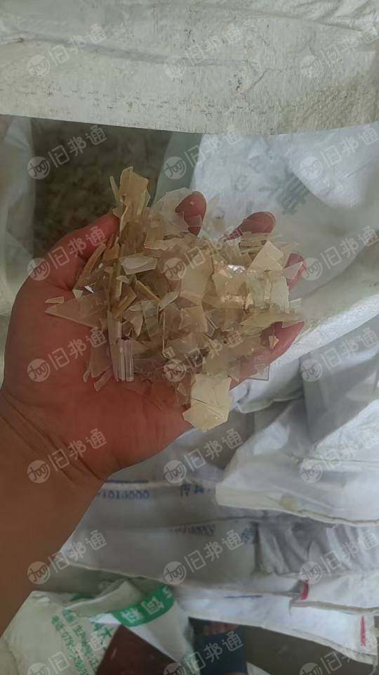 出售软质PVC门帘破碎料，两个水分点，长期有货，现货几十吨