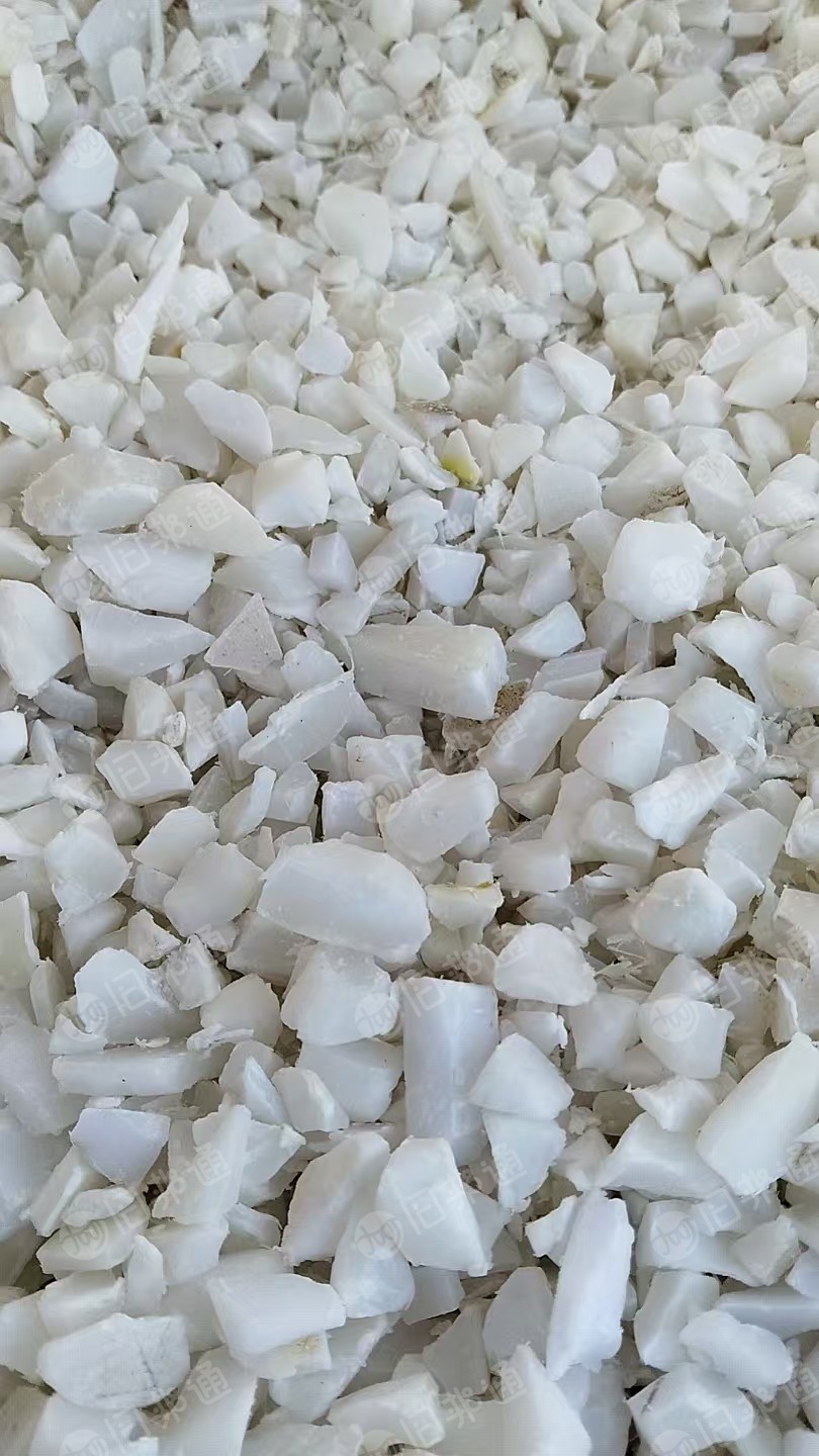 出售白色PPR破碎料，PPR板材破碎料，也有PPR管破碎料，现货十几吨