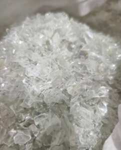 求购热洗3A瓶片，干净纯白瓶片，拉片材用，月需500吨