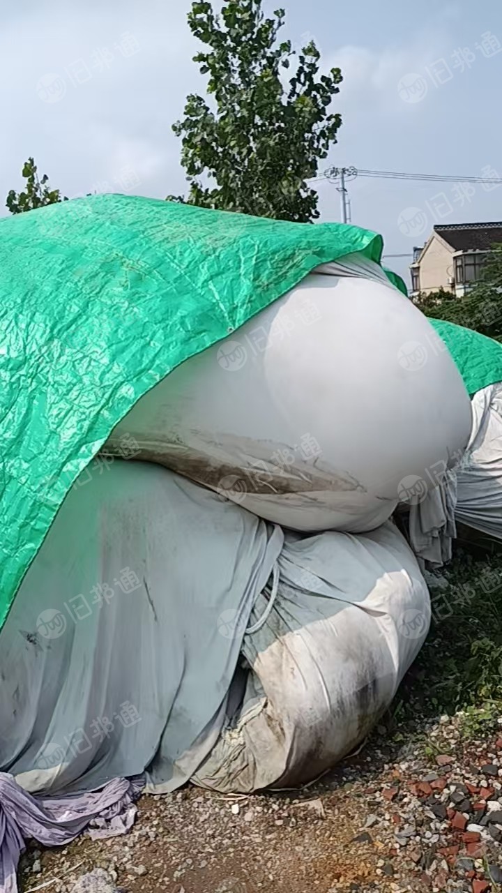 出售印染厂下来的杂色涤纶磨毛料，毛毛料，含水分，现货6.8米一车，货在江苏南通