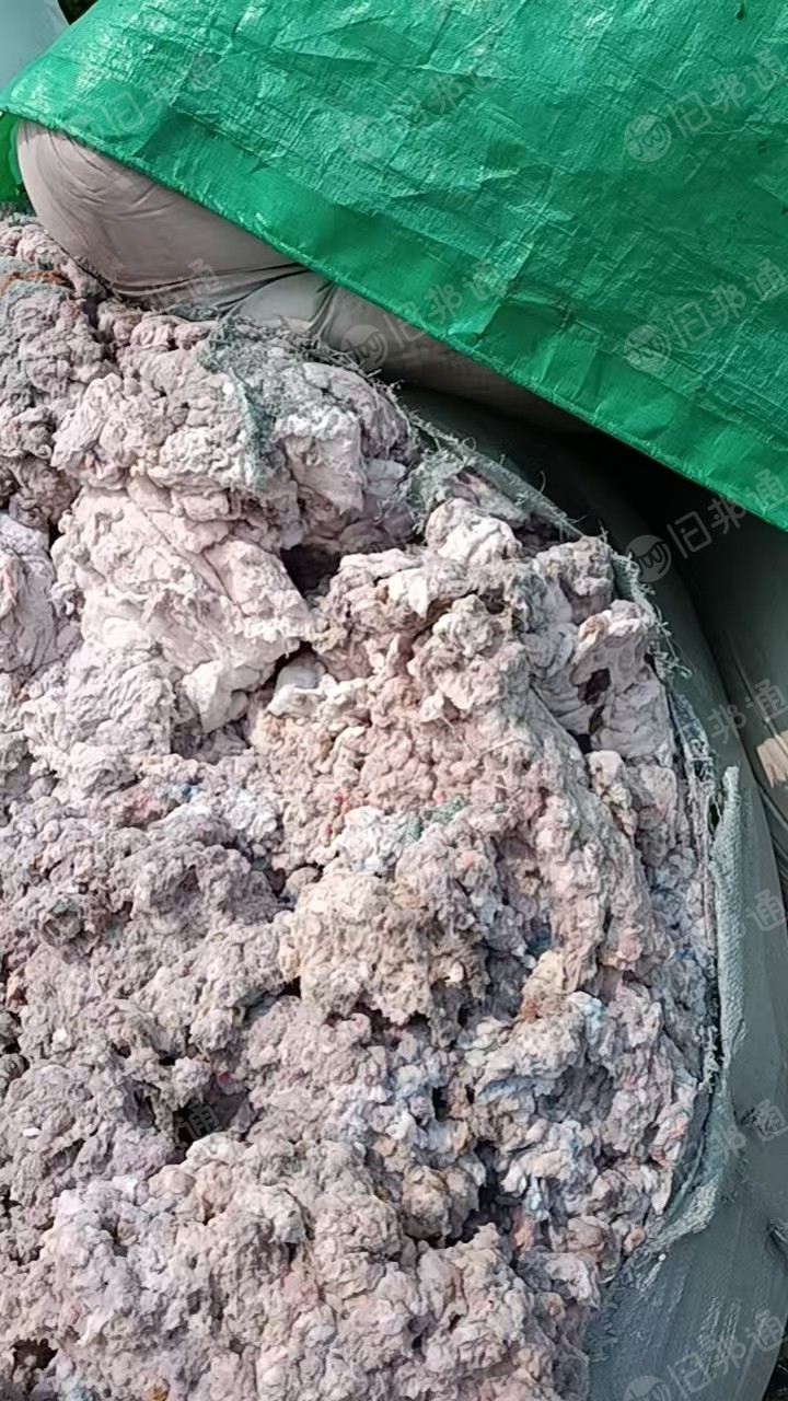 出售印染厂下来的杂色涤纶磨毛料,毛毛料,含水分,现货6.8米一车,货在江苏南通