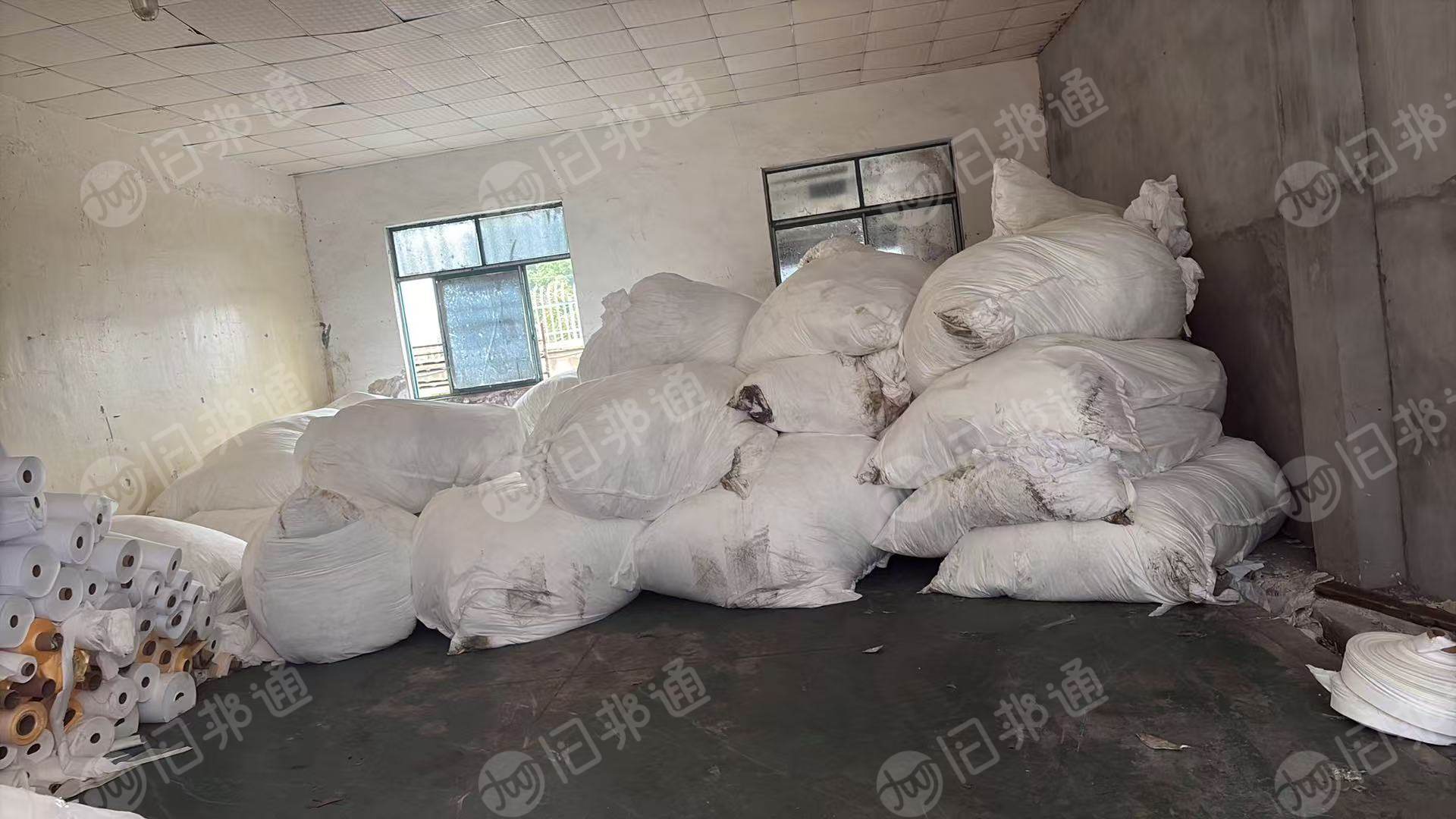长期出售写真布边角料，油画布边角料，涤纶材质，有带桨，月供20吨左右，可以做打绳料，绿化带等