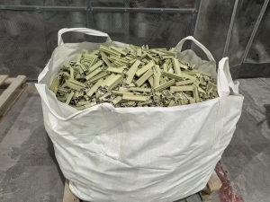 长期出售聚氨酯废料，PU废料，有毛料有粉末料，月供几十吨，上海跟江苏南通都有