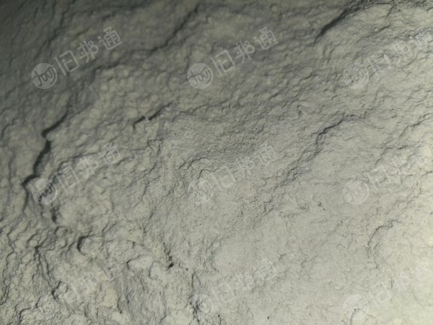 长期出售聚氨酯废料，PU废料，有毛料有粉末料，月供几十吨，上海跟江苏南通都有