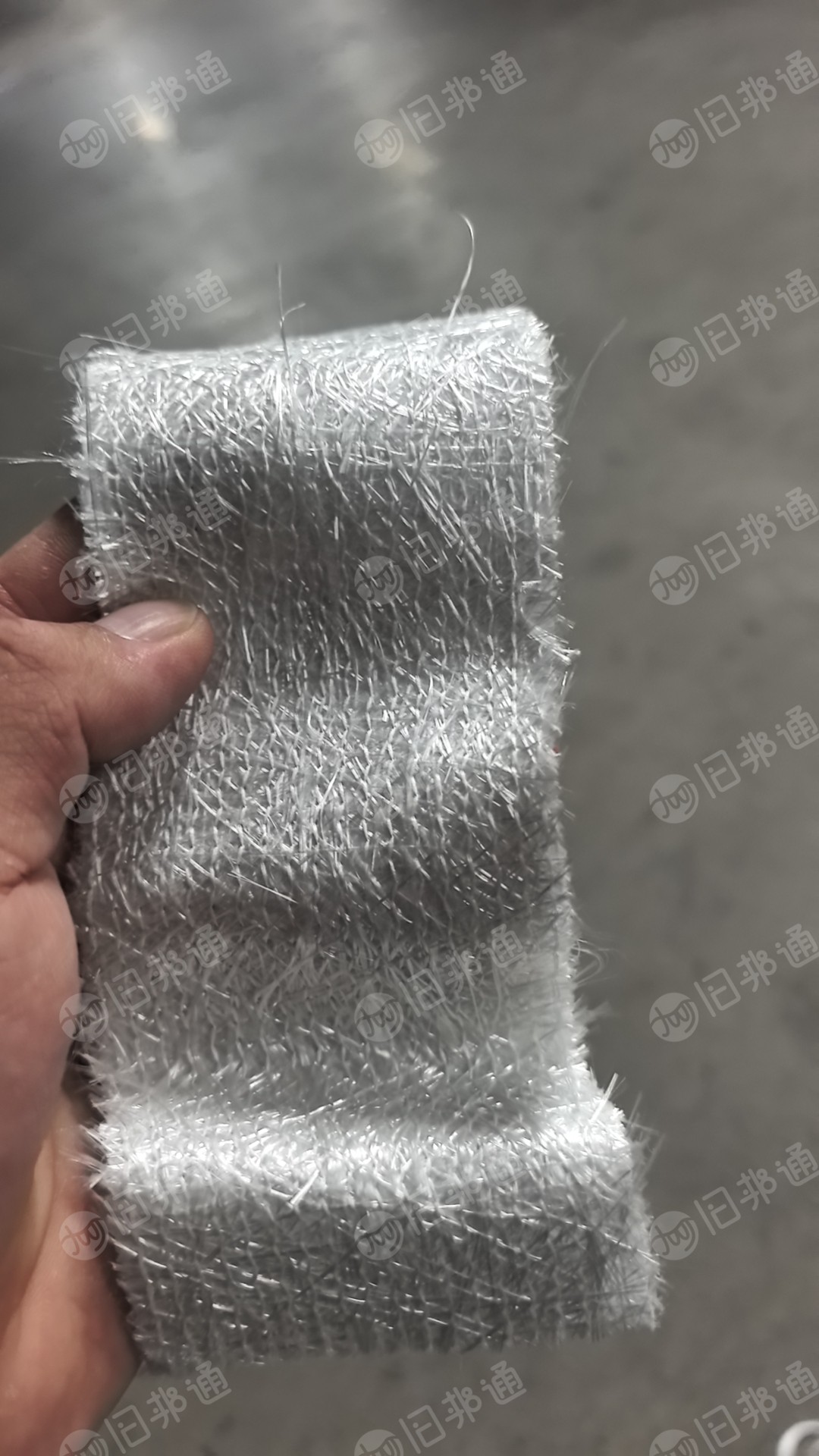 长期出售玻璃纤维废丝，玻纤废料，月供三四十吨，货在上海