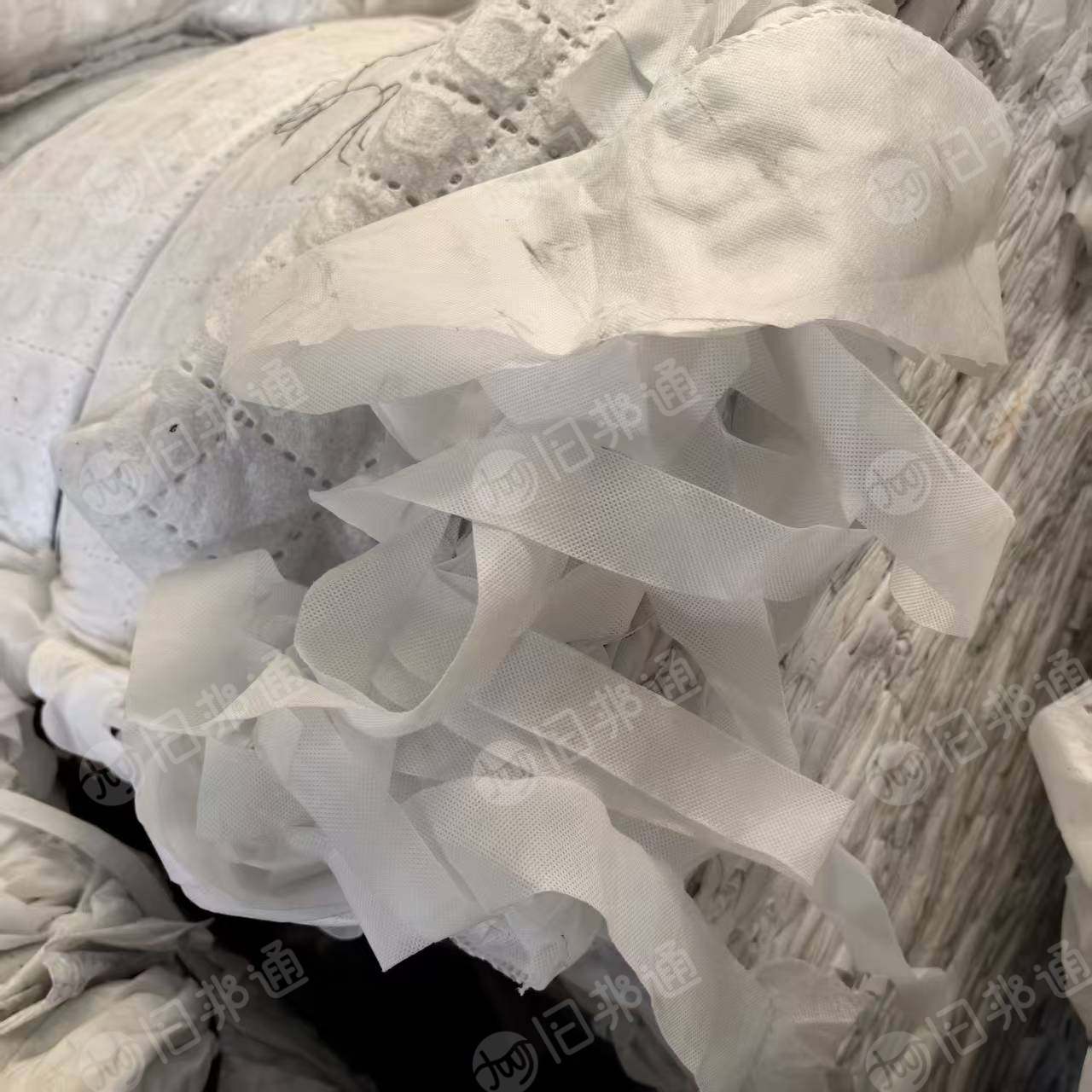 出售pp无纺布，pp无纺布边角料，可以造粒用，现货十吨左右，货在广东广州