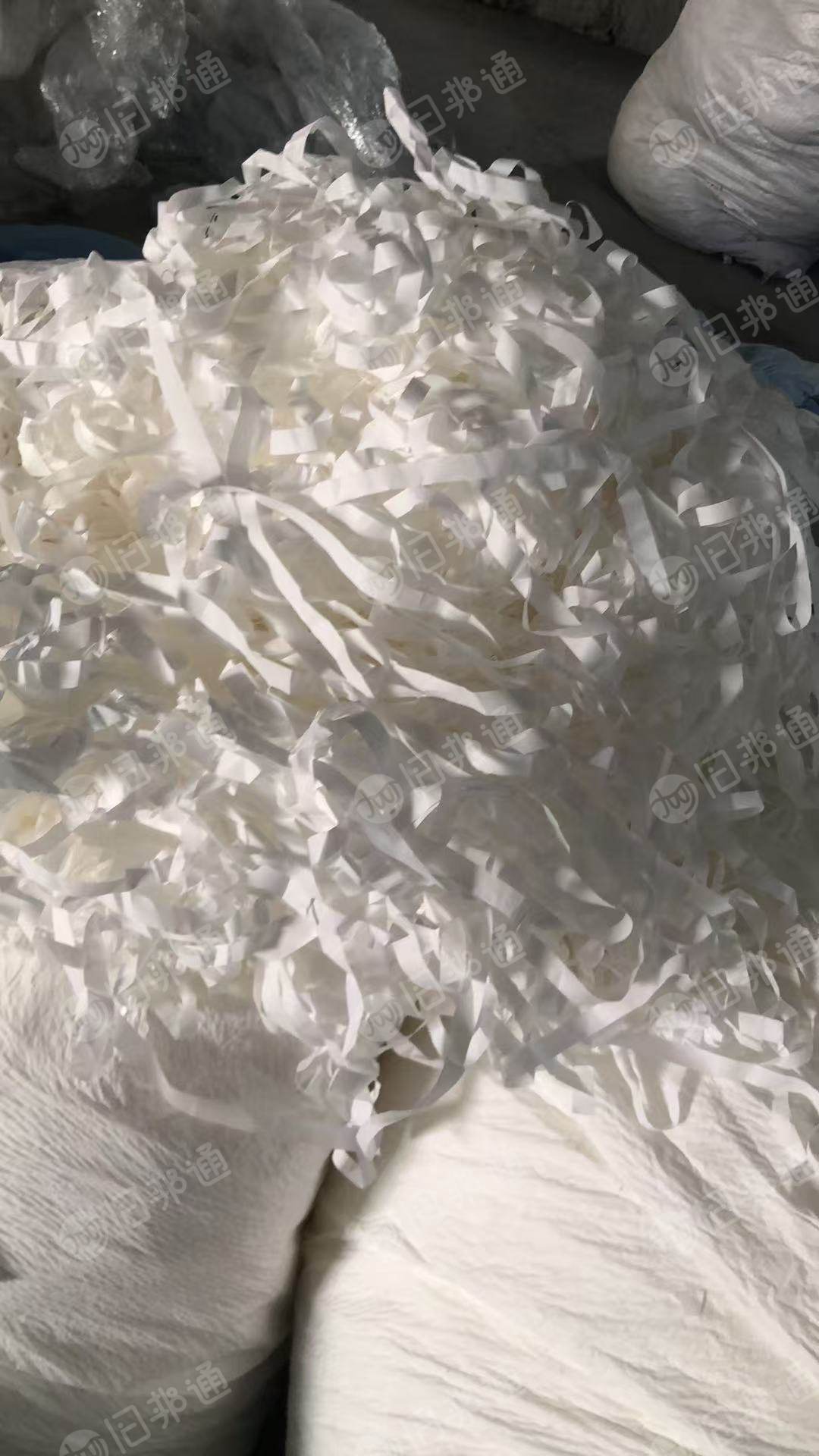 长期出售医护用品下来的医疗纸，有白色和蓝色两种