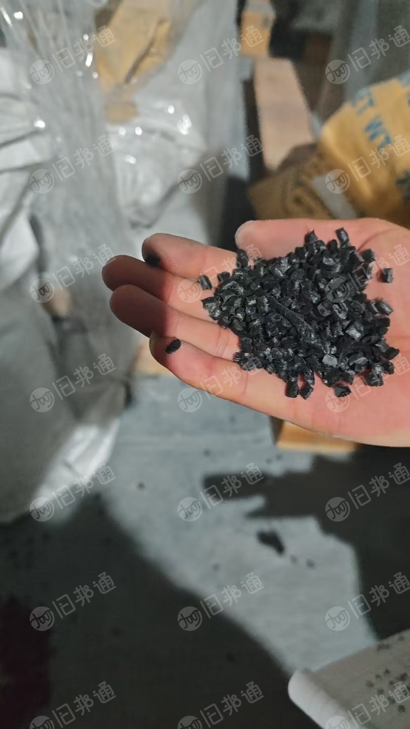 出售PA66加纤破碎料，黑色尼龙破碎料