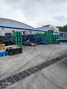 出售塑料托盘/卡板，兰卡，黑卡，绿卡都有，现货30吨左右，沉水浮水都有