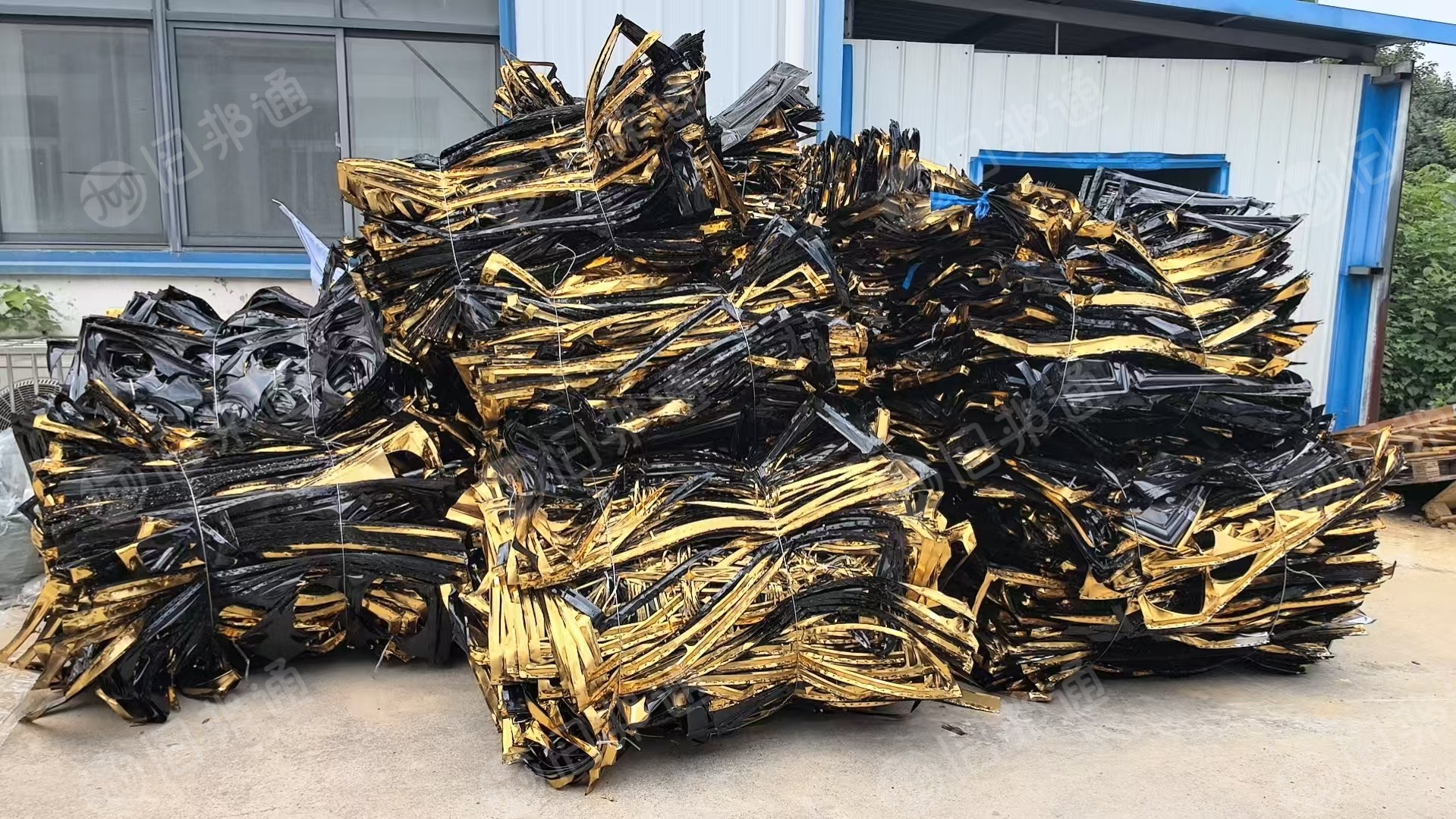 出售蛋糕厂下来的PET吸塑盒边角料，现货四吨左右，已压包好