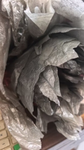 长期出售清洗过的PET苹果反光膜，现货一百多吨，厚1.2丝，水分15个以内